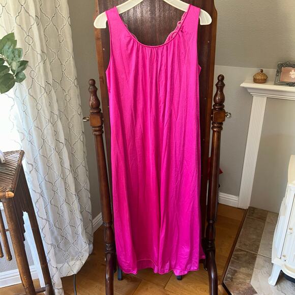 Vintage vanity fair petite 1960s Nylon Nightgown magenta Pink Nightgown M/L - Picture 7 of 10